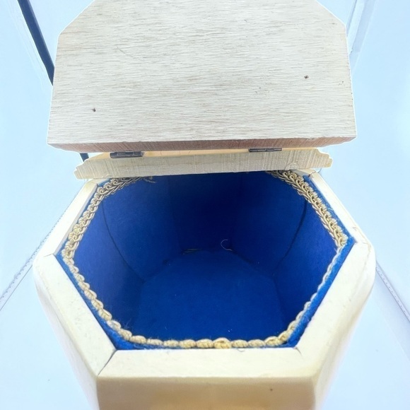 - Vintage Holly Hobbie (Type) Lined Basket Purse Handbag, W Bakelite ?Hand… - Picture 4 of 10